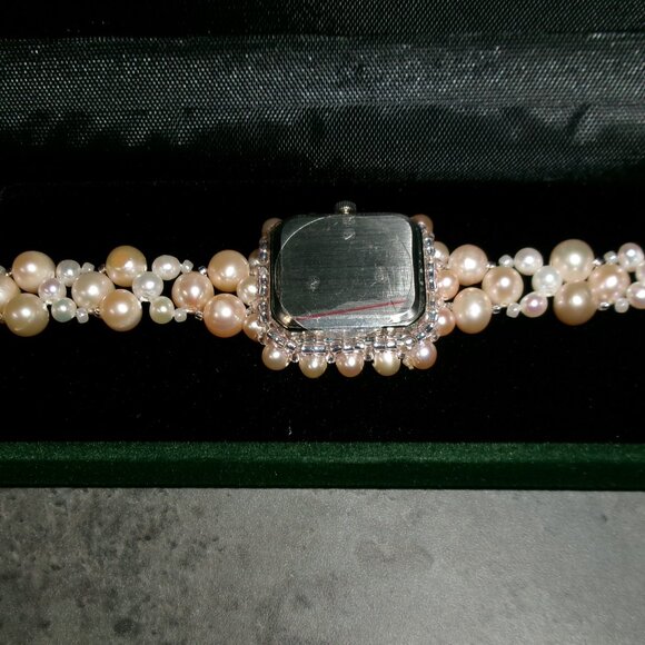 NWOT Vintage Faux Peach and Cream Pearl Ladies Dress Watch with Case - Picture 3 of 5